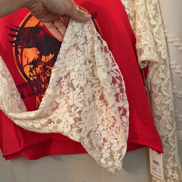 Lace Bell sleeve top - Picture 5 of 5